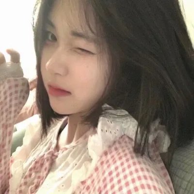 两对鸳鸯一张床
